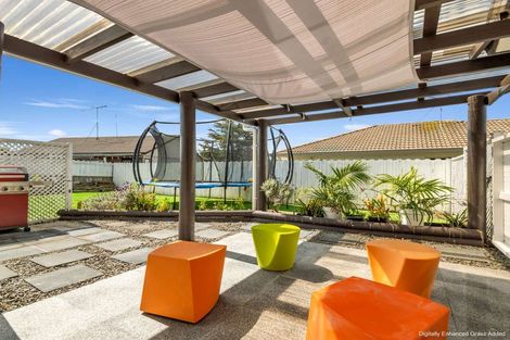 Photo of property in 52 Riverton Drive, Randwick Park, Auckland, 2105