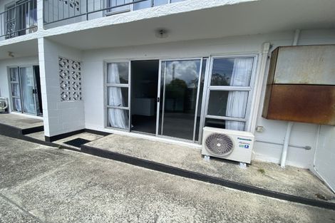 Photo of property in 40 West Coast Road, Glen Eden, Auckland, 0602