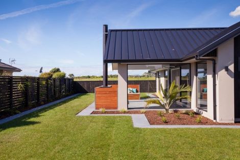 Photo of property in 15 Gleneagles Way, Waiwhakaiho, New Plymouth, 4312