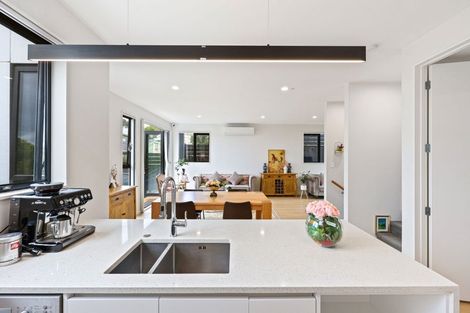 Photo of property in 9e Glenfern Road, Mellons Bay, Auckland, 2014