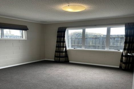 Photo of property in 100 Flanshaw Road, Te Atatu South, Auckland, 0610