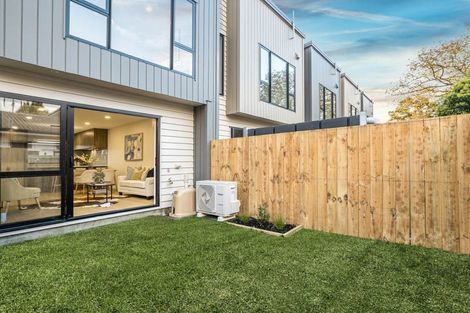 Photo of property in 57d Edmonton Road, Henderson, Auckland, 0612