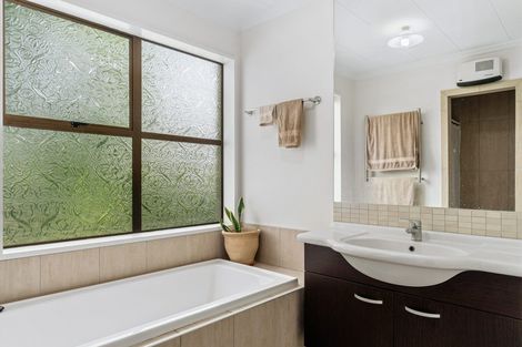 Photo of property in 17 Rimu Lane, Wanaka, 9305