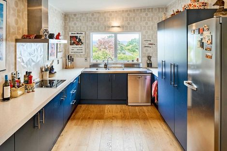 Photo of property in 15 Waitohu Road, York Bay, Lower Hutt, 5013