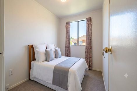 Photo of property in 17 Faram Place, Massey, Auckland, 0614