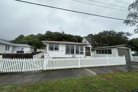 Photo of property in 5 Bird Grove, Stokes Valley, Lower Hutt, 5019