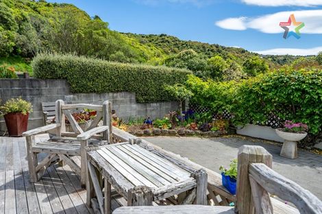 Photo of property in 3 George Gee Drive, Korokoro, Lower Hutt, 5012