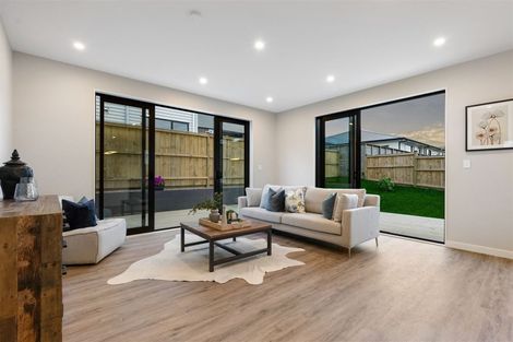 Photo of property in 28 Longshore Drive, Long Bay, Auckland, 0630