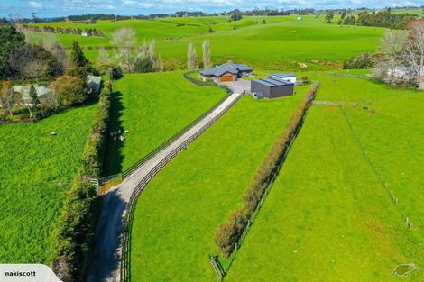 Photo of property in 563 Richmond Road, Lepperton, New Plymouth, 4373