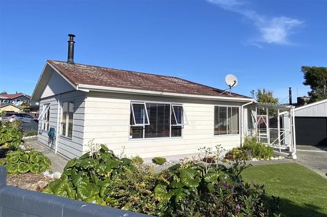 Photo of property in 2 Hewlett Road, Karoro, Greymouth, 7805