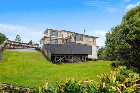 Photo of property in 10 Larsen Place, Merrilands, New Plymouth, 4312