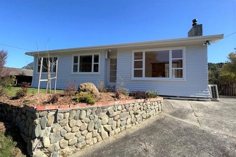 Photo of property in 76 Hampden Street, Picton, 7220