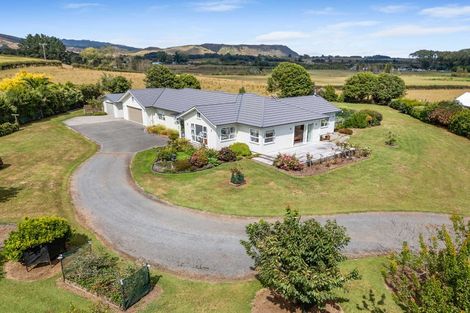 Photo of property in 32 Ketemaringi Way, Manakau, Levin, 5573