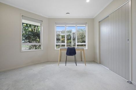 Photo of property in 10 Ernest Shackleton Place, Waiuku, 2123
