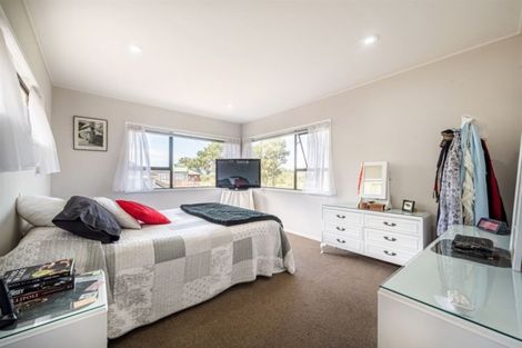 Photo of property in 27 Bellbird Rise, Murrays Bay, Auckland, 0630