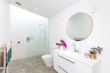 Photo of property in 22 Cutfield Road, New Plymouth, 4310