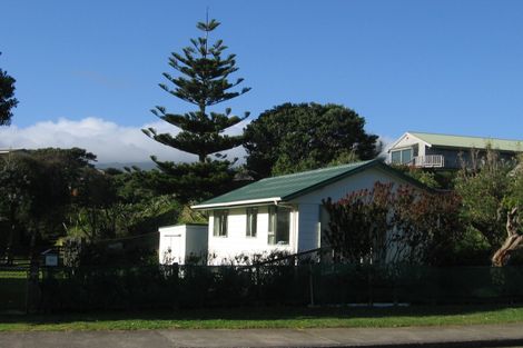 Photo of property in 60 Field Way, Waikanae Beach, Waikanae, 5036