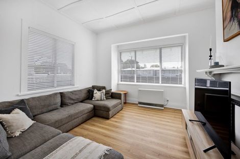 Photo of property in 9 Preston Street, Eltham, 4322