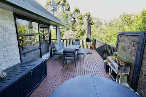 Photo of property in 7 Hillgrove Place, Fitzherbert, Palmerston North, 4410