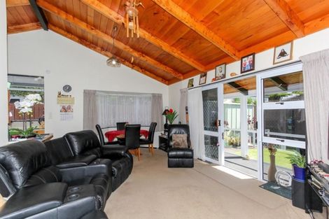 Photo of property in 2/2 Tiverton Crescent, Whalers Gate, New Plymouth, 4310