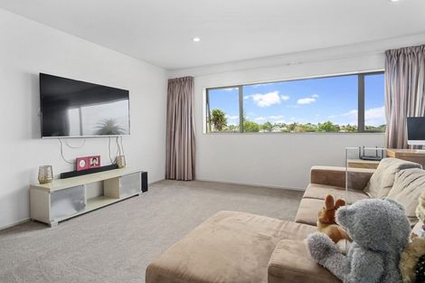 Photo of property in 32a Bodi Place, Te Atatu South, Auckland, 0610