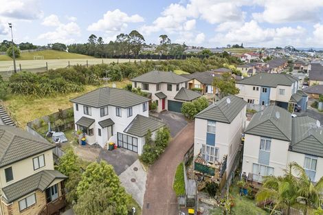 Photo of property in 13b Sunnydale Place, Oteha, Auckland, 0632