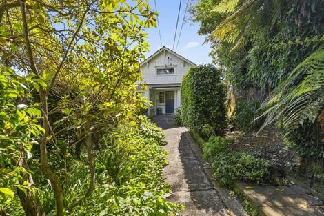 Photo of property in 27 Lower North Terrace, Kelburn, Wellington, 6012