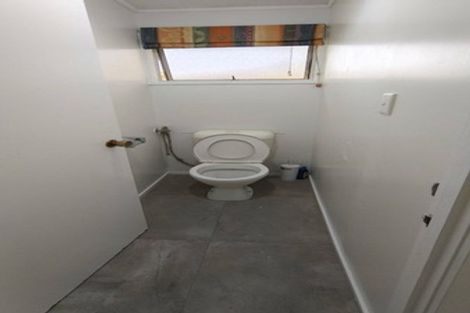 Photo of property in 10 Mile Place, Henderson, Auckland, 0612