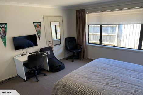 Photo of property in 4 Manhattan Court, Kelvin Grove, Palmerston North, 4414