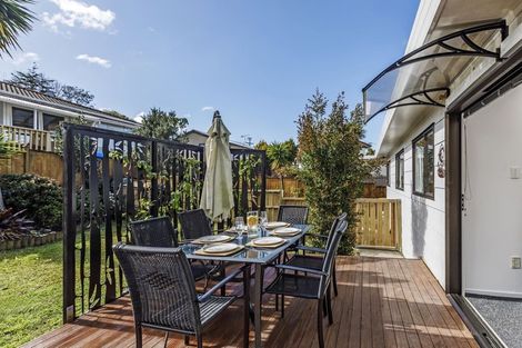 Photo of property in 2/6 Orton Street, Glenfield, Auckland, 0627