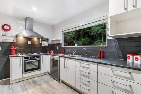 Photo of property in 354 Forest Hill Road, Waiatarua, Auckland, 0612