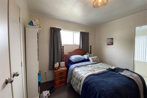 Photo of property in 135 Moire Road, West Harbour, Auckland, 0618