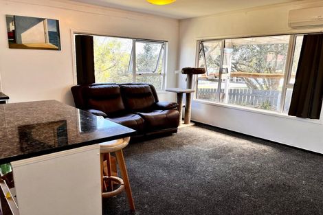 Photo of property in 4/304 Great North Road, Henderson, Auckland, 0612