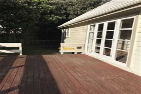 Photo of property in 3 Titoki Road, Waikanae Beach, Waikanae, 5036