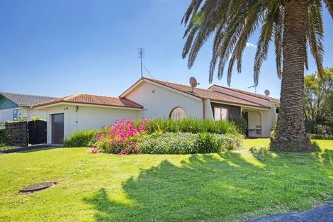 Photo of property in 2/63 Walworth Avenue, Pakuranga Heights, Auckland, 2010