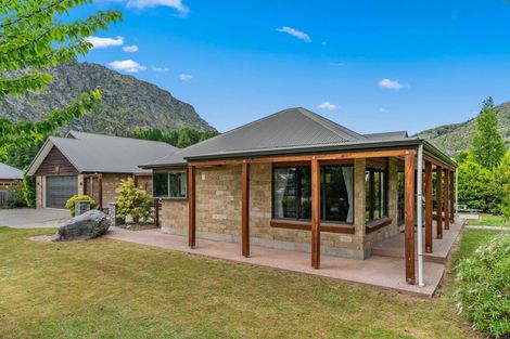 Photo of property in 2 Mathias Terrace, Arthurs Point, Queenstown, 9371