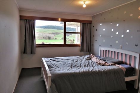 Photo of property in 9 Neill Road, Tokanui, 9884