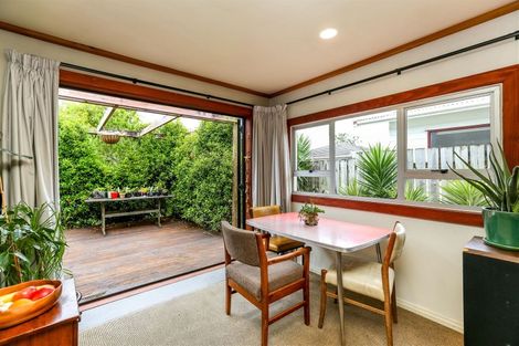 Photo of property in 28 Bulteel Street, New Plymouth, 4310