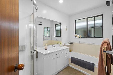 Photo of property in 2/30c Greers Road, Ilam, Christchurch, 8041