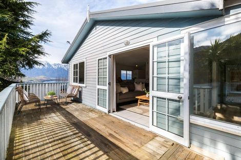 Photo of property in 9 Avalon Crescent, Fernhill, Queenstown, 9300