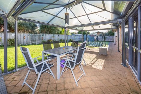 Photo of property in 23 Waiwherowhero Drive, St Andrews, Hamilton, 3200