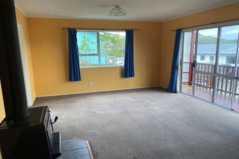 Photo of property in 15 Sunhaven Drive, Newlands, Wellington, 6037