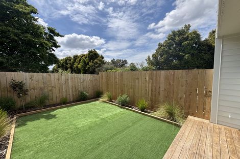 Photo of property in 4/9 Flanshaw Road, Te Atatu South, Auckland, 0610