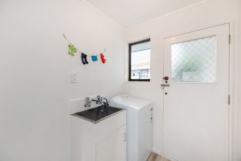Photo of property in 2b Droylsden Place, Palmerston North, 4410