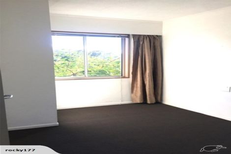 Photo of property in 627a Glenfield Road, Totara Vale, Auckland, 0629