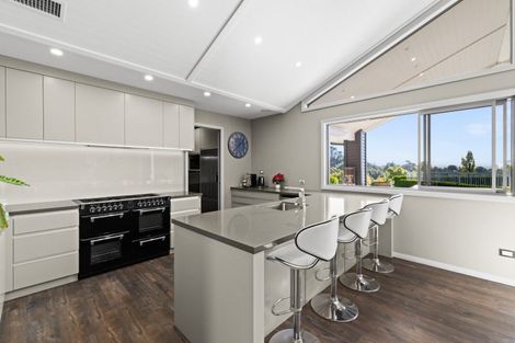 Photo of property in 12 Spur Road, Havelock North, 4130