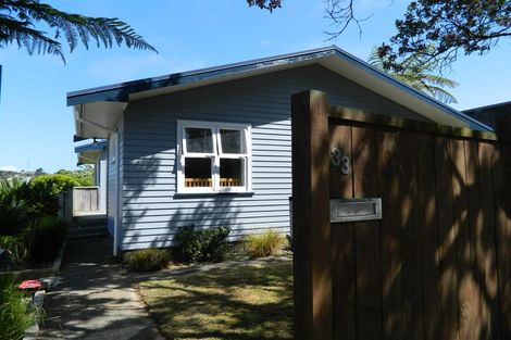 Photo of property in 33 Stewart Drive, Newlands, Wellington, 6037