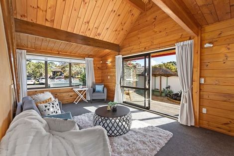 Photo of property in 14 Muscat Place, Henderson, Auckland, 0612