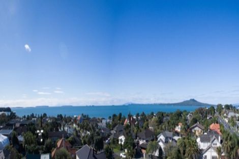 Photo of property in 2/2 Ocean View Road, Milford, Auckland, 0620