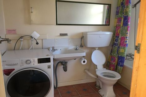 Photo of property in Beresford Apartments, 4/118 Russell Terrace, Berhampore, Wellington, 6023